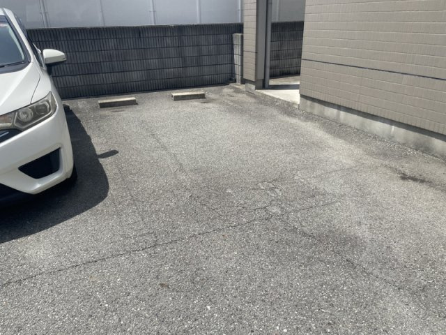 サンヒルズ西今宿の駐車場