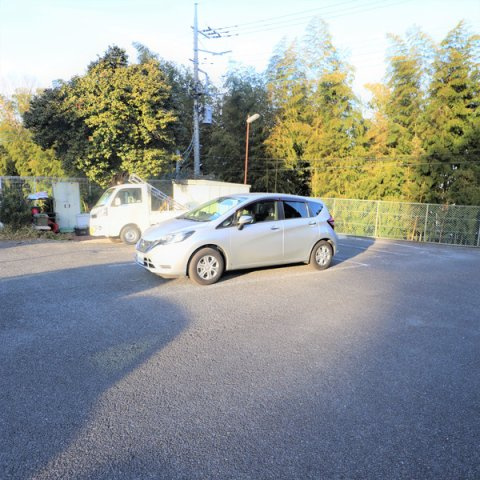 ロイヤルヒルズの駐車場