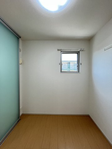 ラルーチェの洋室