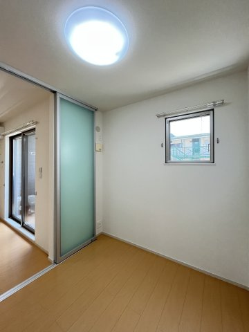 ラルーチェの洋室