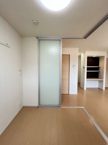 ラルーチェの洋室