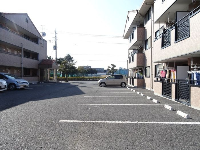 カーサヴィオレッタ　Aの駐車場|カースペースがあります