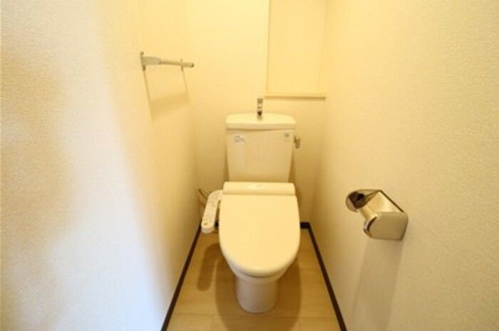 カーサヴィオレッタ　Aのトイレ|清潔感のあるトイレです