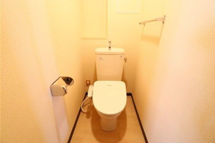 カーサヴィオレッタ　Aのトイレ|ゆったりとした空間のトイレです