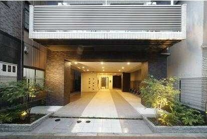レピュア浅草のエントランス