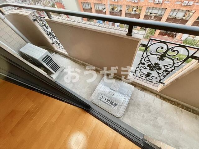 グリフィン横浜・東口のバルコニー|別の階の同間取り写真となりま…