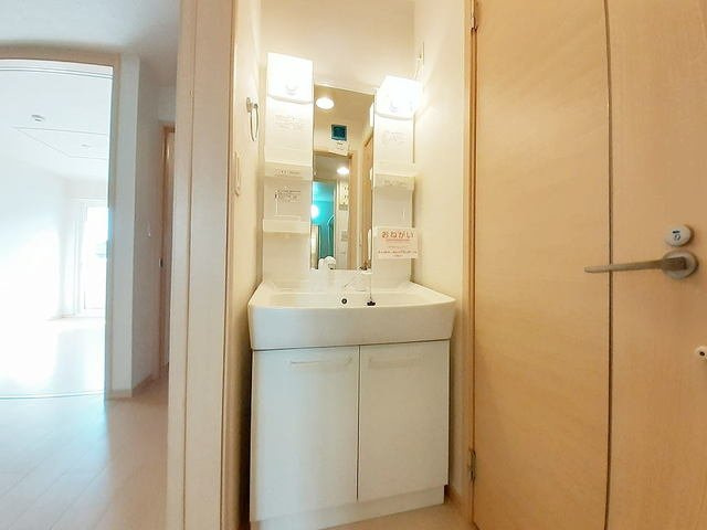 直方市大字上新入のアパートの洗面所