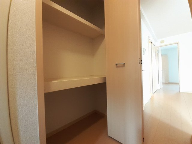 直方市大字上新入のアパートの収納