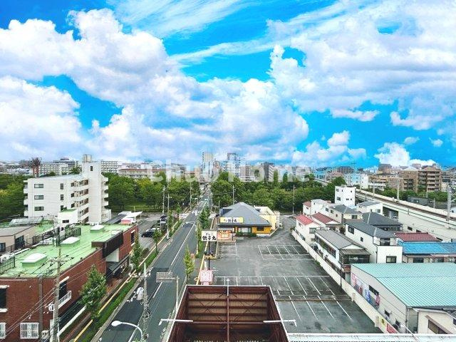 オーベル東綾瀬公園の展望|手を伸ばせば、ふれることが出来そうな環境が、そのままインテリアになったような印象です。その豊かな眺望にふさわしい空間には、通風・採光にも優れ、心地よい光と風があふれています
