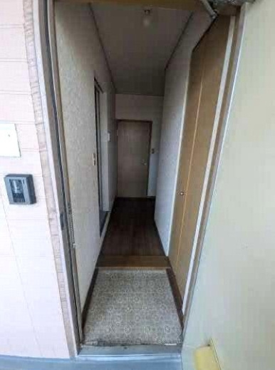 エステート小山第一の玄関