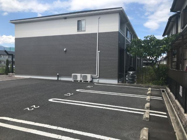 ソレイユＭの駐車場|外観写真（昼）