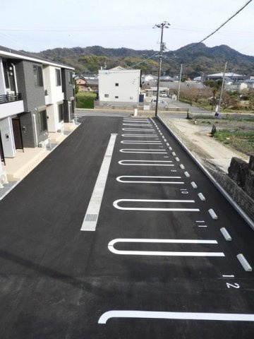 ポルト　ボヌールⅠ棟の駐車場|駐車場があります