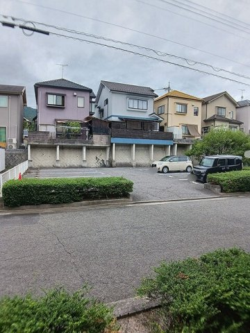 ひまわりＢの駐車場|駐車場があるので、車を買う予定の方も安心です