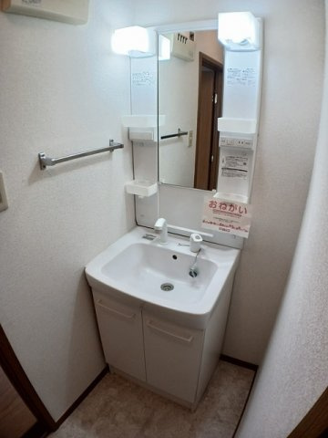 スカイクレストＢの洗面所|コンパクトで使いやすい洗面所