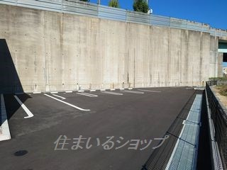 サンクレリアの駐車場