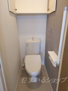 サンクレリアのトイレ|温水洗浄便座・手すり・収納あり