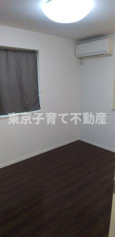 富久町戸建の洋室