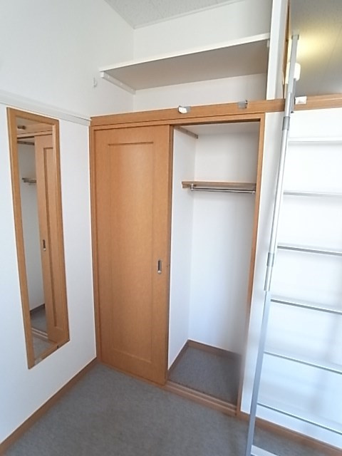 レオパレス甲東の収納