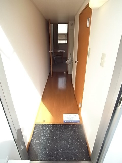 レオパレス甲東の玄関