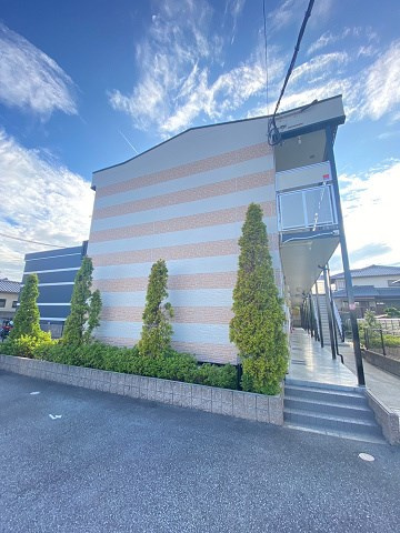レオパレスセリバテール仁川の外観