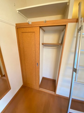 レオパレスセリバテール仁川の収納