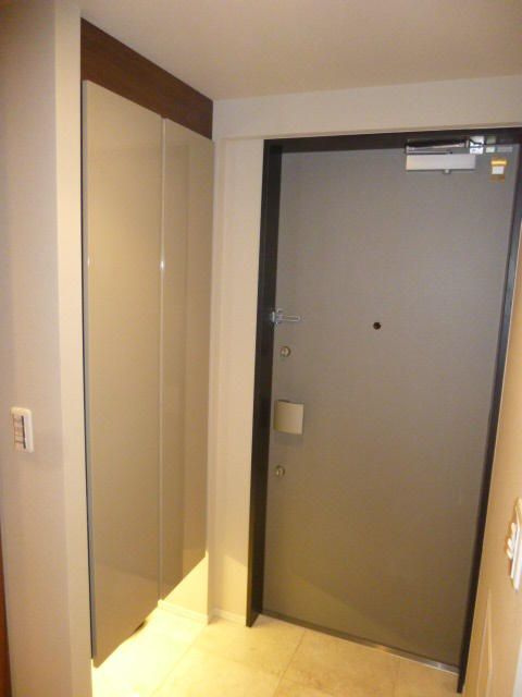 プレミスト赤坂檜町公園の玄関