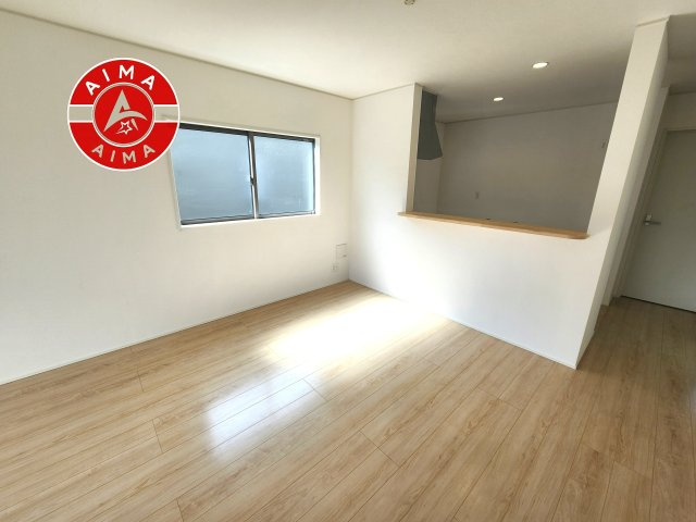 古賀市久保第2-1棟（1号棟）のダイニング|キッチンから立ち込める香りが今日の料理を期待させます。