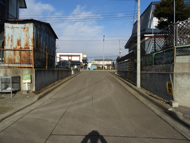 北見市常盤町4丁目2番地1　中古売家の前面道路含む現地写真|西側前面道路