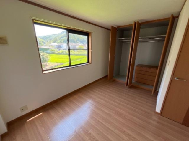 サンモールパレスの洋室|２階洋室