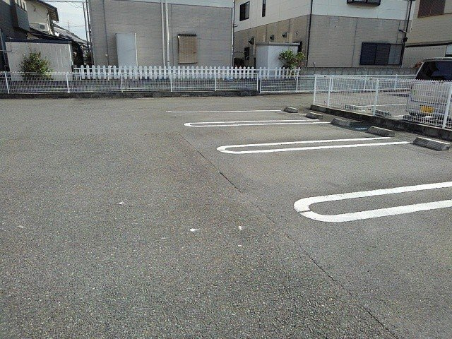 メゾン　ジェルメの駐車場
