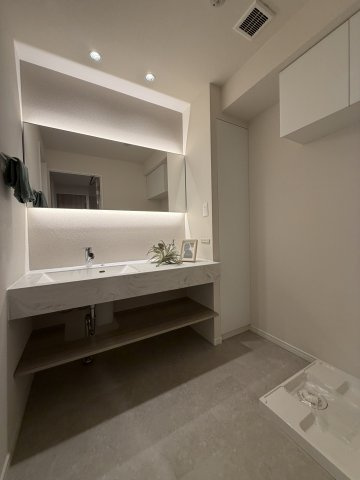 中野区本町３丁目の中古マンションの独立洗面台