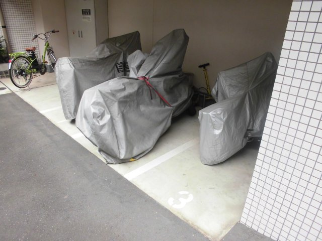 アージョ文京春日の駐輪場|バイク置場