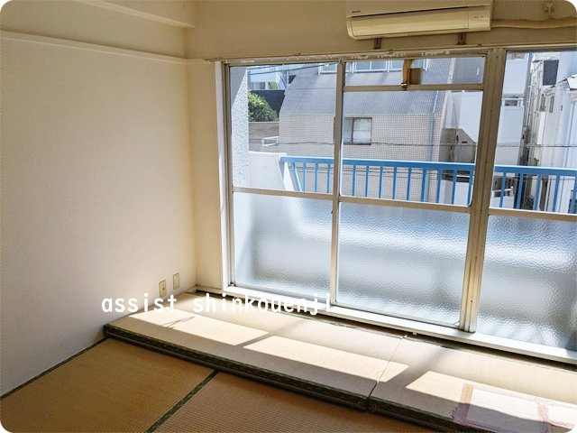 日新マンションの寝室