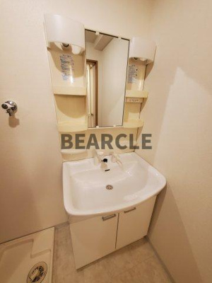 【洗面所】 | 【仲介手数料0円】サンクチュアリ四条高倉 | コンパクトで使いやすい洗面所
