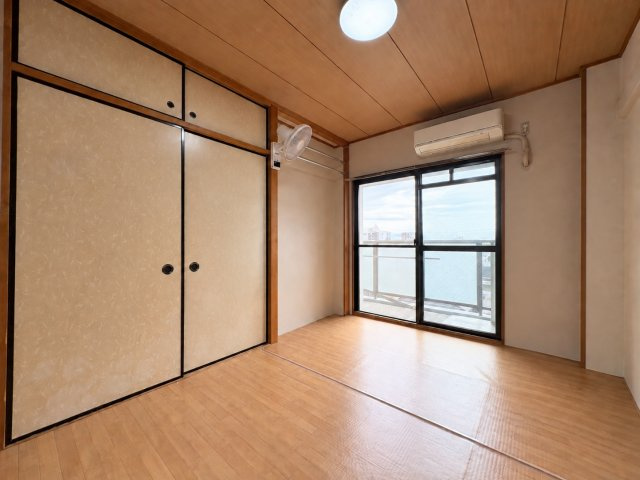 プランメゾン八尾の和室|収納を備えた居室。生活用品や衣類をまとめて収納でき、居住スペースをすっきり保ちやすい点も魅力です◎※CGにより家財等を削除しております。