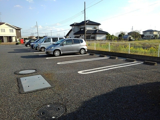 マードレ　Ⅱの駐車場