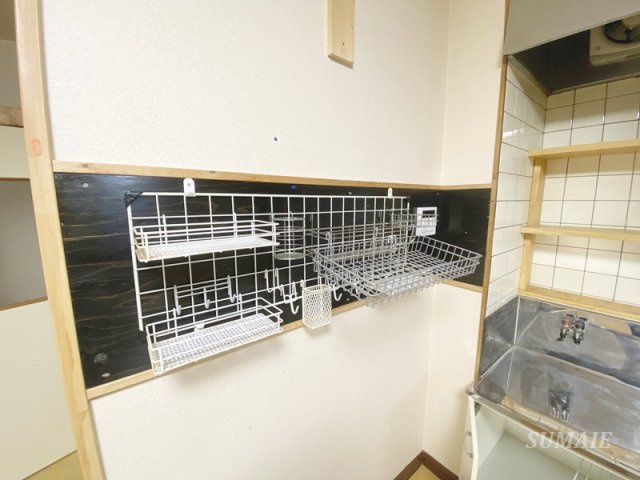 小林荘の収納|キッチン横にも収納置き場あります☆