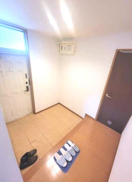蟹江町桜貸家の玄関