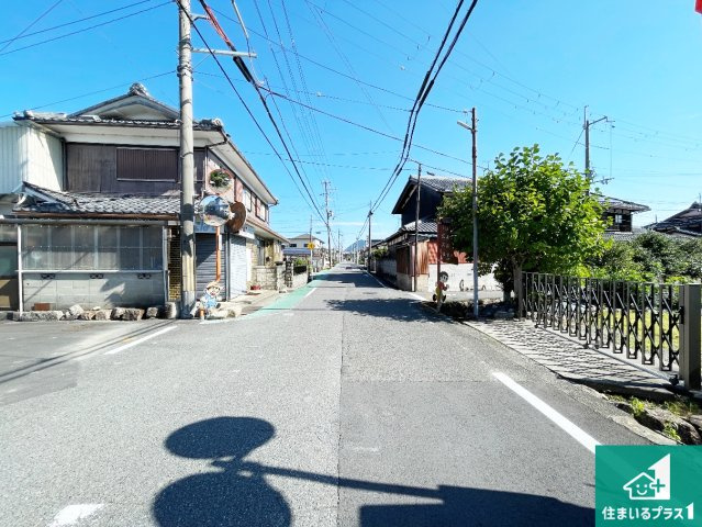 守山市小島町　第6期　新築一戸建ての前面道路含む現地写真|周辺は落ち着いた街並みの住宅地！子育てがしやすい住環境です！まだ未完成ですが、現地でしかわからない事もございます。是非一度ご覧ください。
