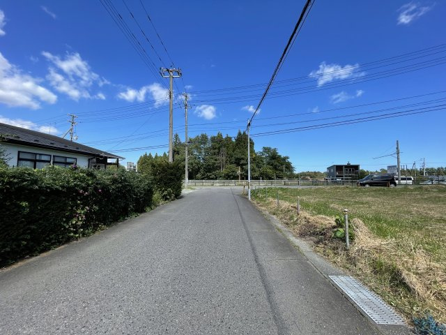 八戸市大字妙字大開の前面道路含む現地写真