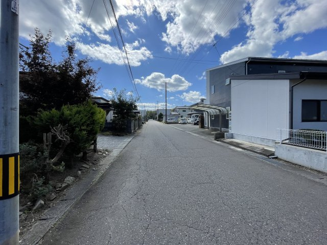 八戸市大字妙字大開の前面道路含む現地写真