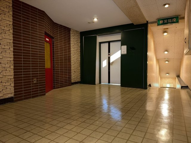 てんぐ屋西新Ⅴ、２F-A2のロビー