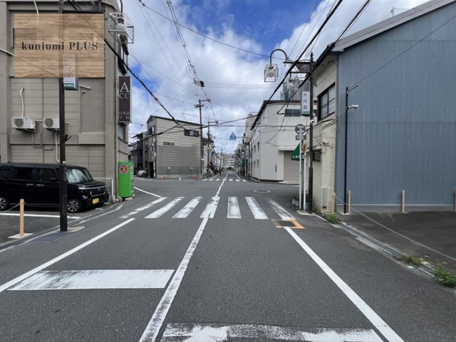 大阪市旭区赤川3丁目の前面道路含む現地写真