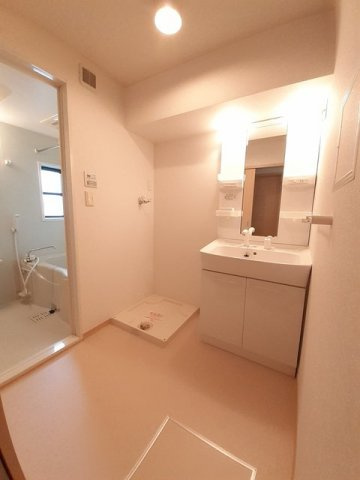 フィオーレ　Ｂの洗面所|ゆったりとスペースのある洗面所