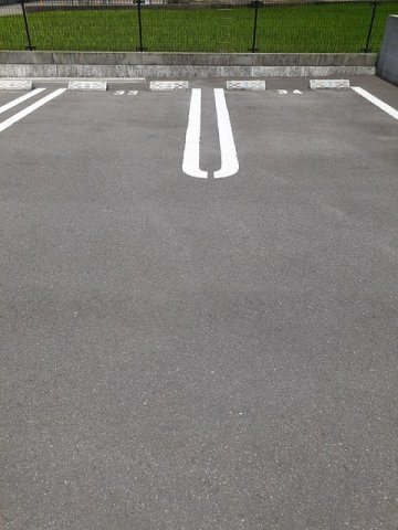 ソル　ティエラⅢの駐車場|車をお持ちの方に嬉しい駐車場付きの物件です
