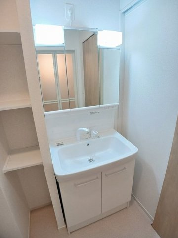 オリーブ坂本　Ｃの洗面所|忙しい朝には欠かせない洗面所です