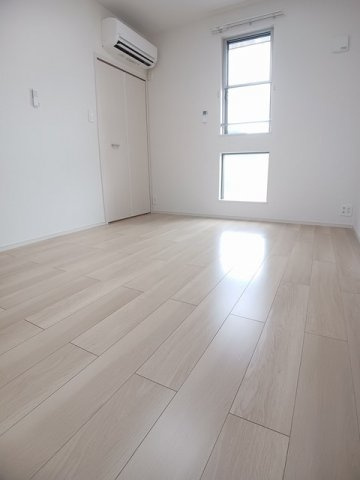 オリーブ坂本　Ｃの内装|明るい室内です
