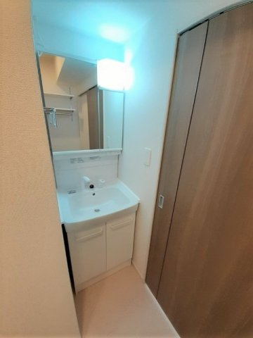 リュシータ　Ａの洗面所|ゆったりとスペースのある洗面所