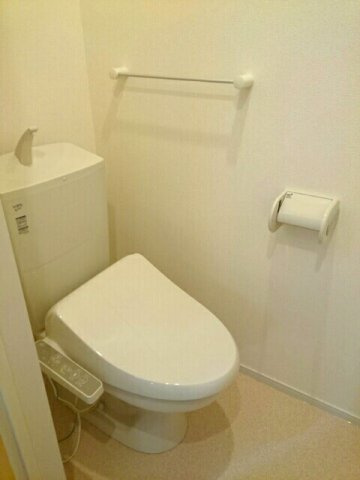 ロータス坂本Ｃのトイレ|ゆったりとした空間のトイレです