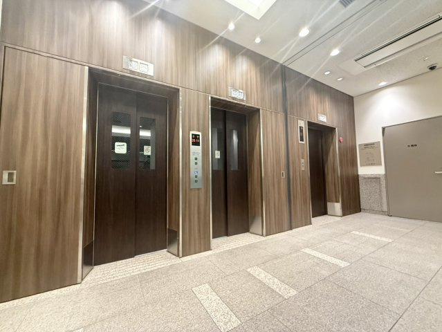 ウェルブ2番街のその他|エレベーターを3基設置。朝の通勤・通学時など、混み合う時間帯にも配慮された共用設備です。